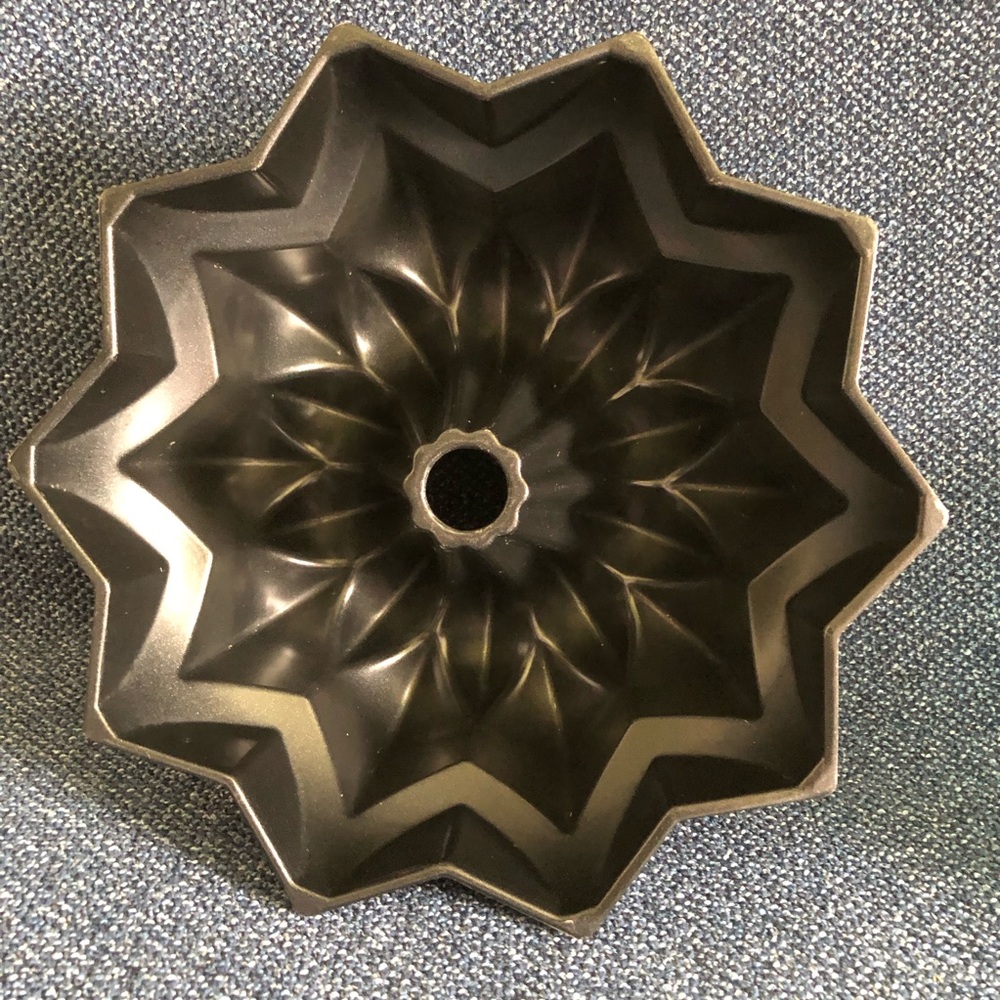 HOT🔥$15! Nordic Ware “Star” Bundt Pan 10-cup, Pre-Owned, Made in USA - Picture 6 of 7
